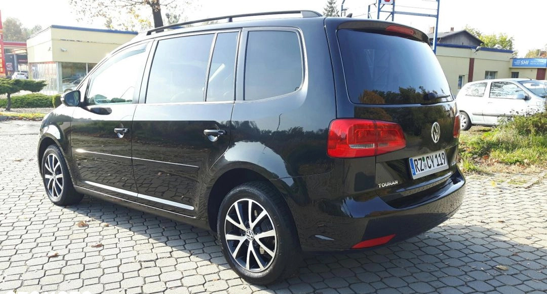 Volkswagen Touran cena 36800 przebieg: 240000, rok produkcji 2011 z Bytom małe 436